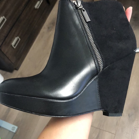 Black ankle platform Booties - Picture 4 of 5